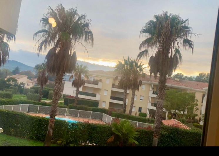 Apartamento L'azureenne Vue Sur Piscine La Seyne-sur-Mer
